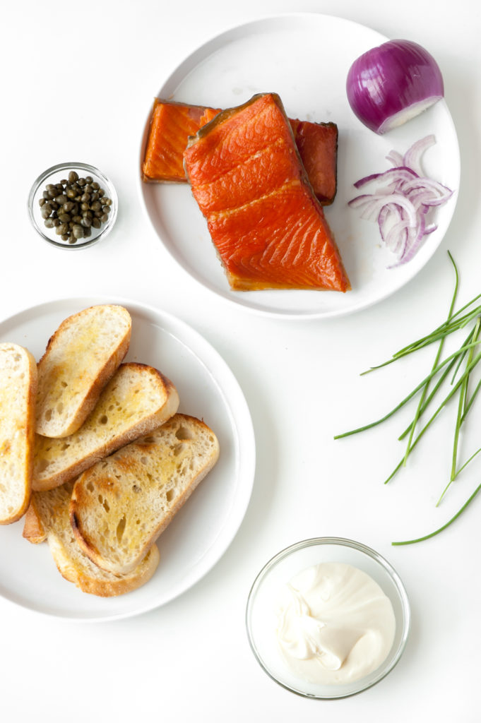 smoked salmon crostini ingredients