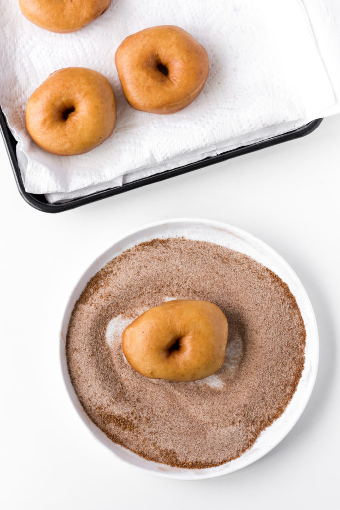 how to dredge donuts in cinnamon sugar