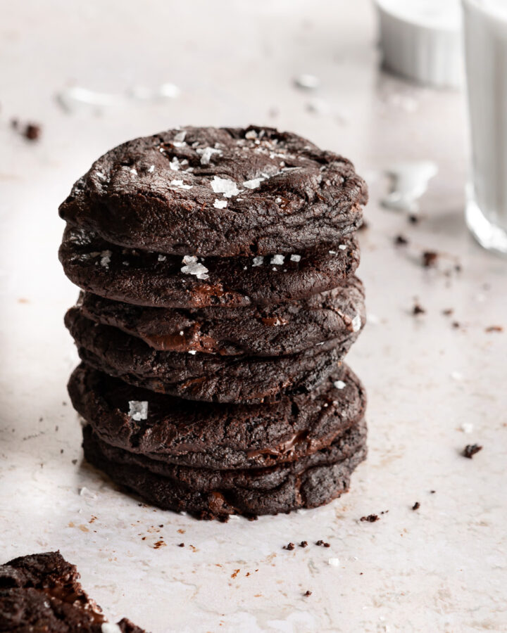 dark chocolate cookies with sea salt
