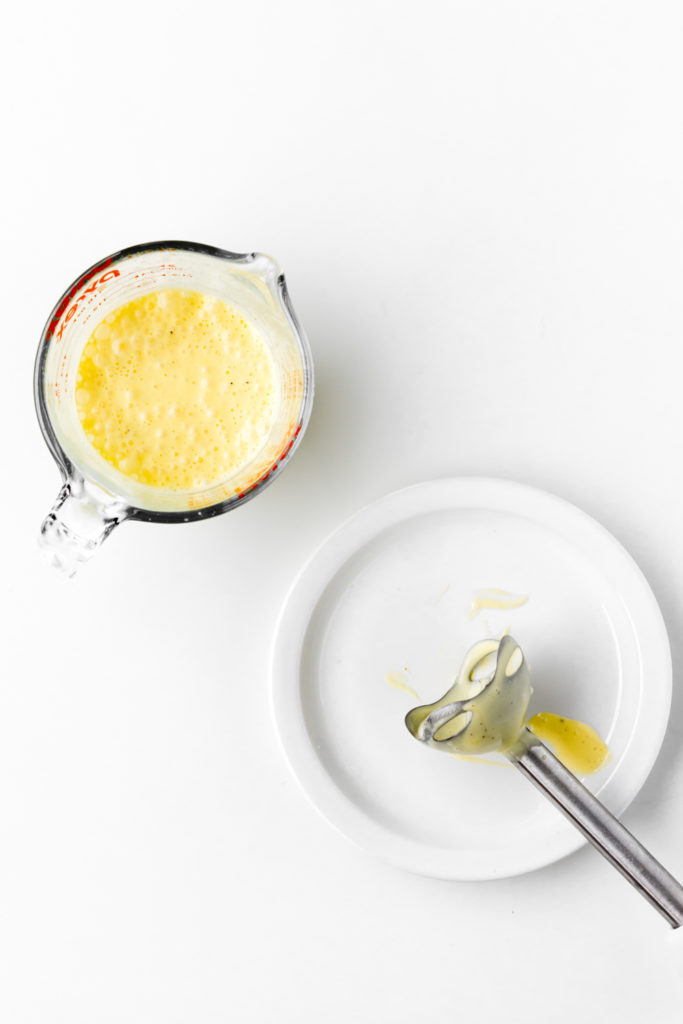 easiest way to make homemade hollandaise sauce