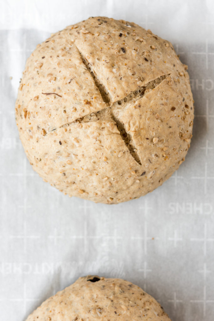 scoring yeast dough