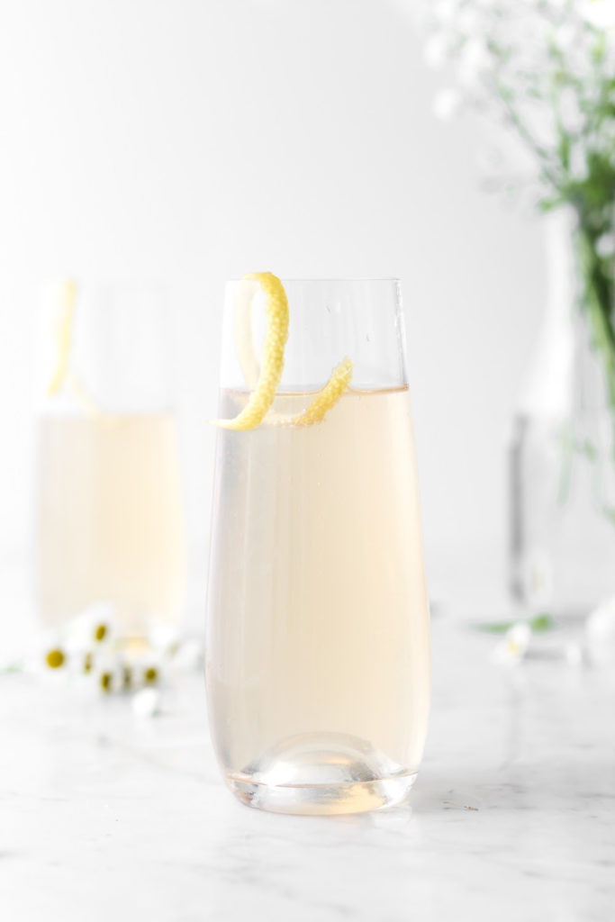 sparkling elderflower gin cocktail