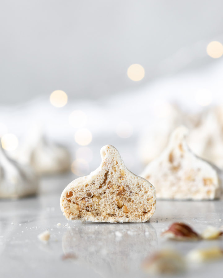 crunchy hazelnut meringue cookies with cinnamon