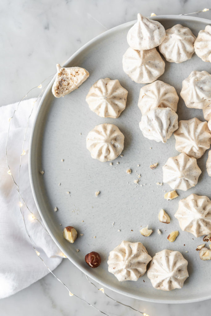 hazelnut cinnamon meringue cookies