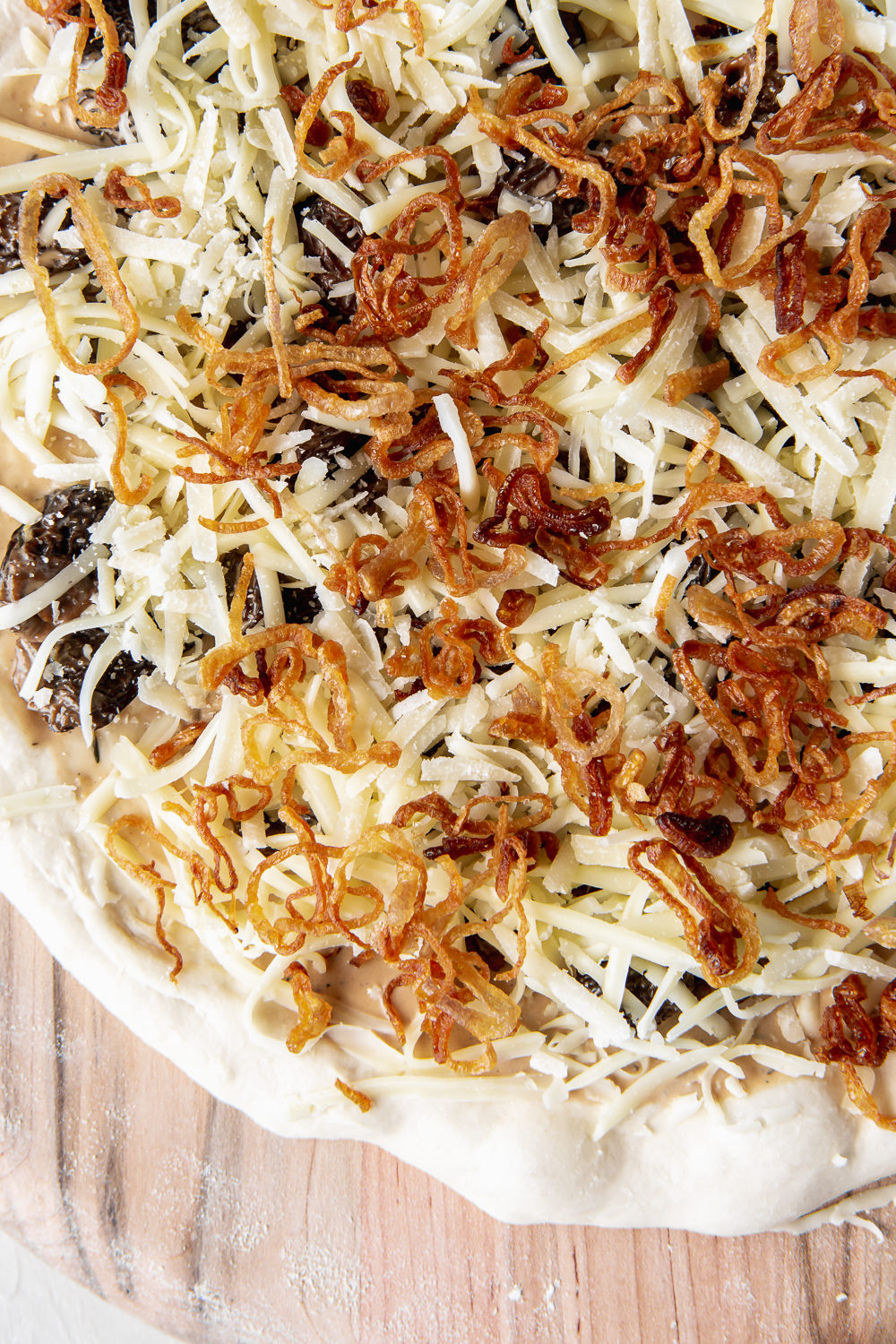 morel pizza with fontina and crispy shallots With Spice