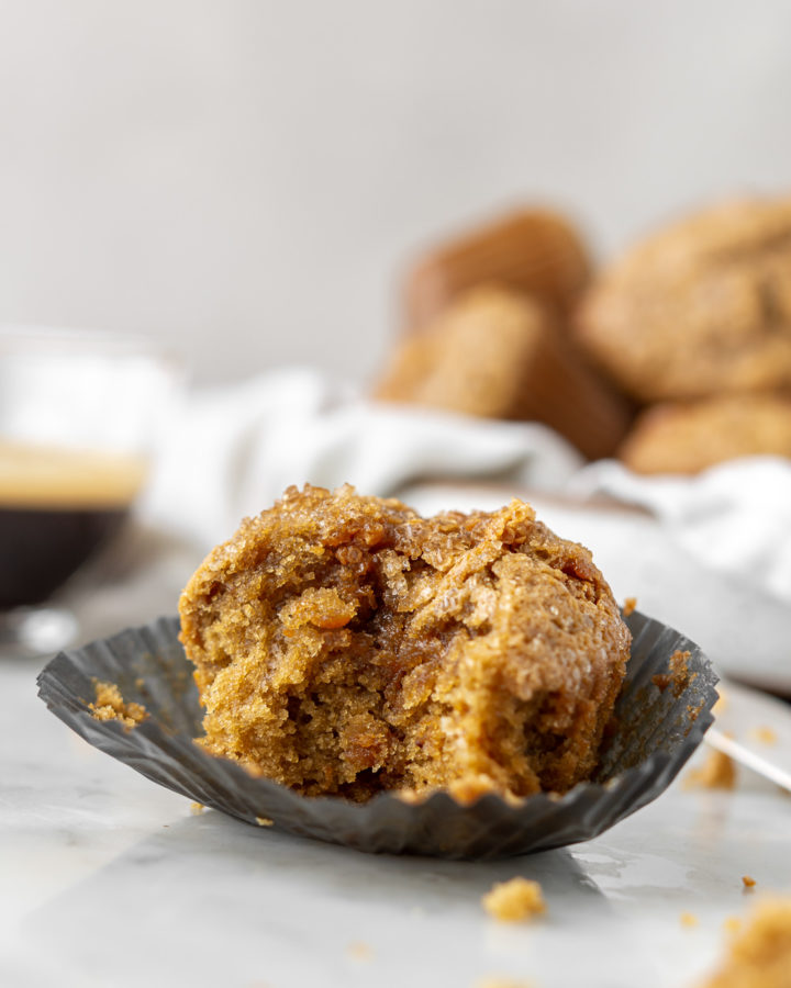 cappuccino muffin recipe with pecans and caramelized white chocolate