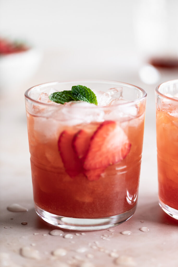 how to make a strawberry smash cocktail with amaretto and dark rum