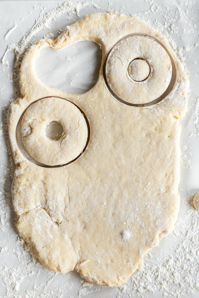 how to cut out cake donuts