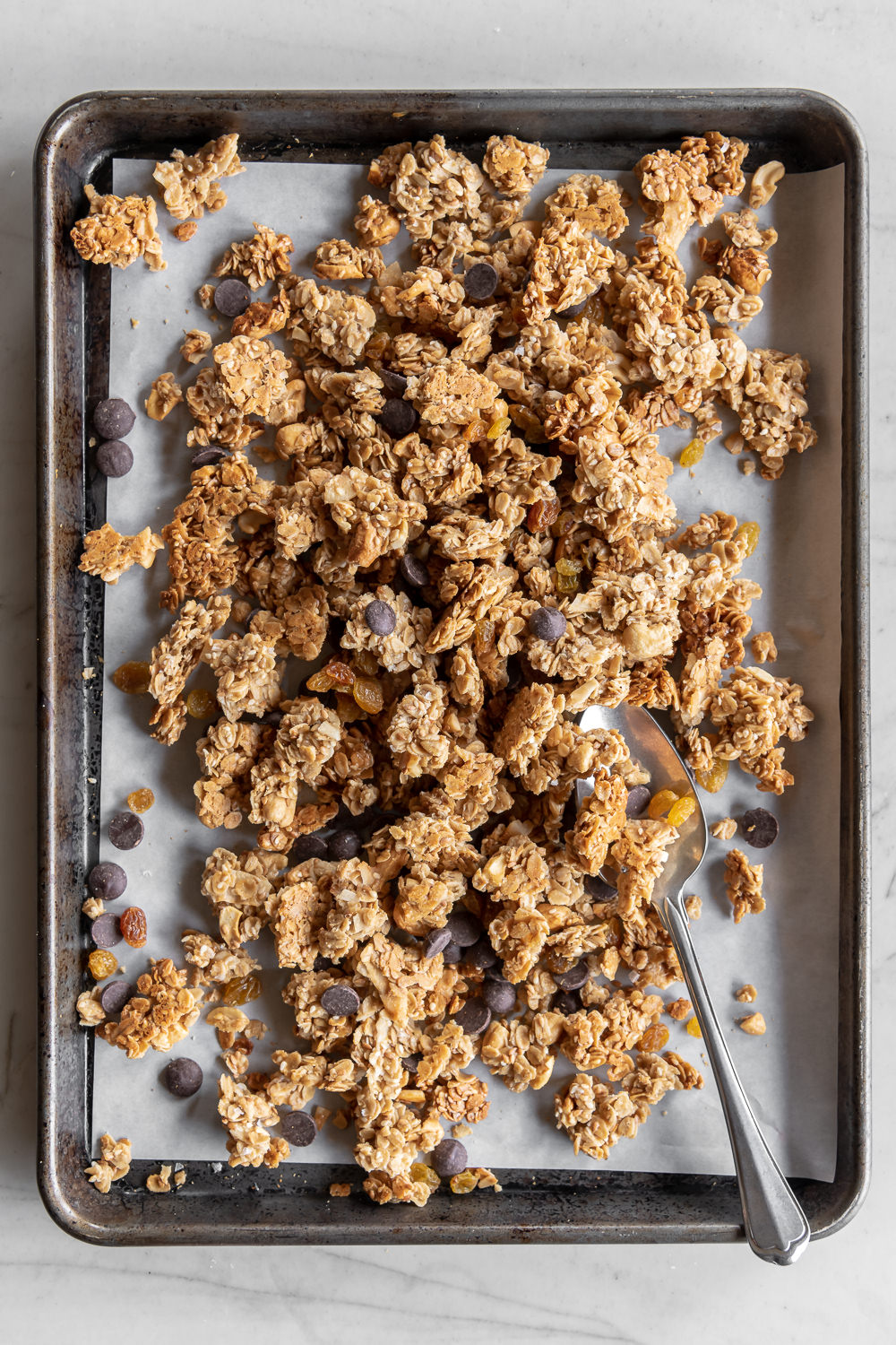 tahini granola with sesame, golden raisins and chocolate With Spice