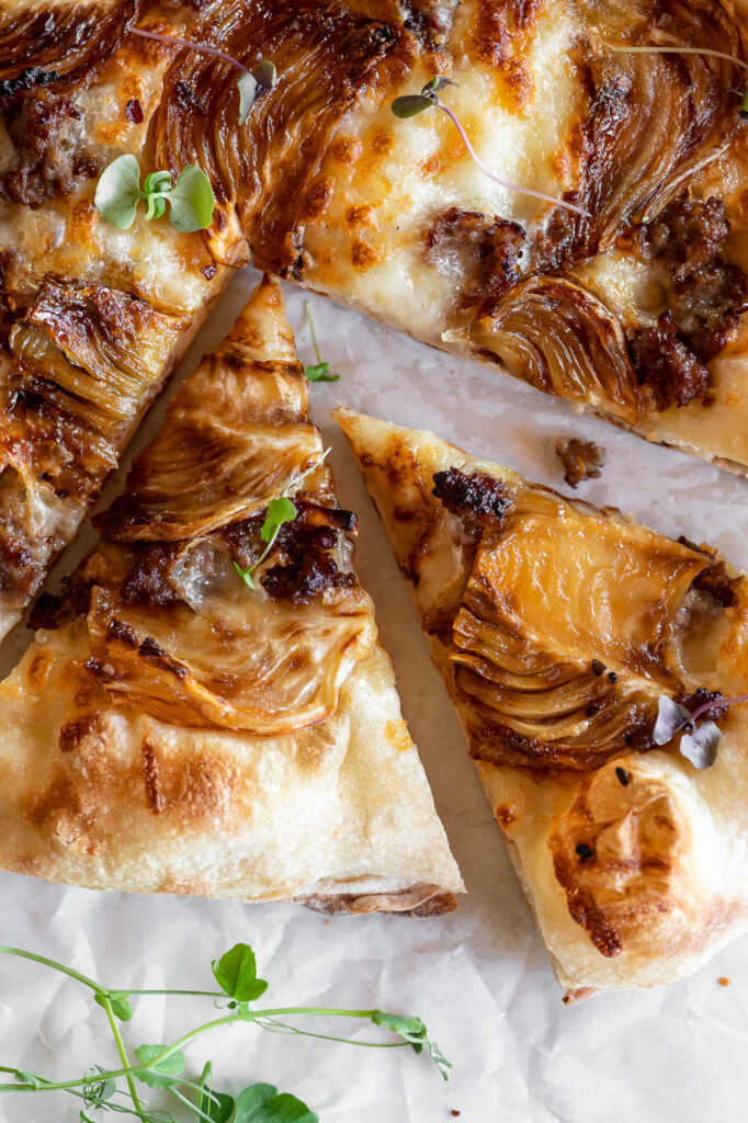 fennel pizza with spicy sausage, mozzarella and garlic oil