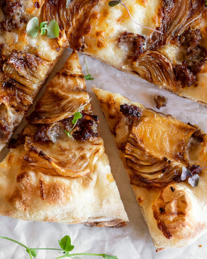 fennel pizza with spicy sausage, mozzarella and garlic oil