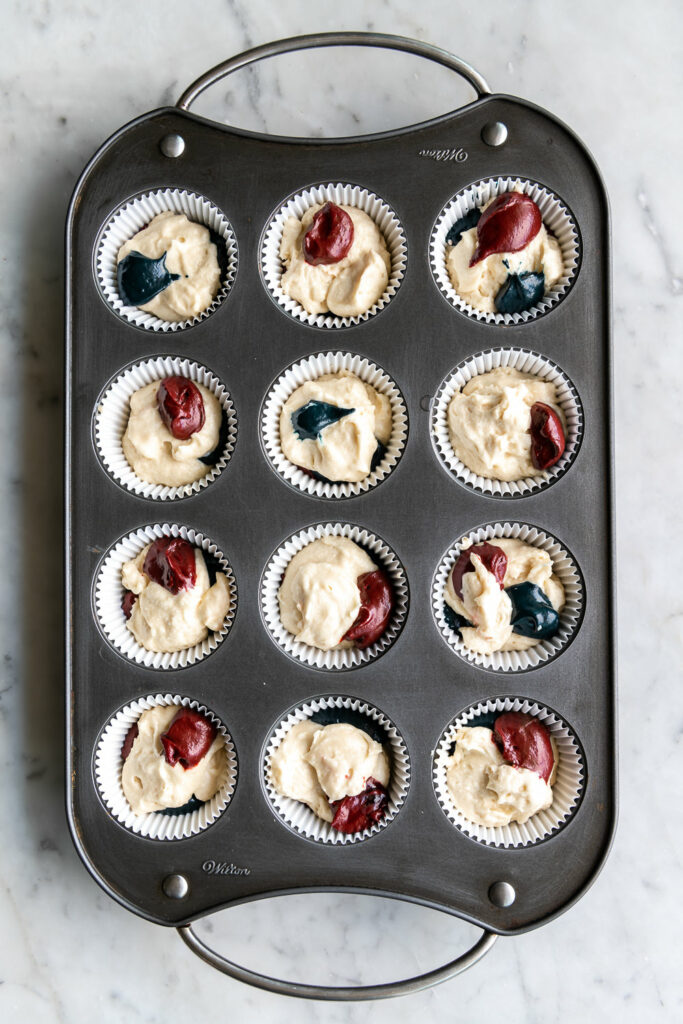 how to make marbled red, white and blue cupcakes