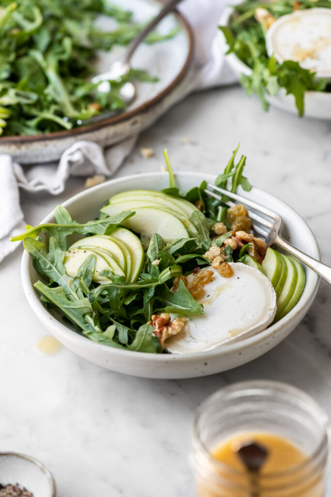 apple arugula salad with goat cheese and walnut dressing