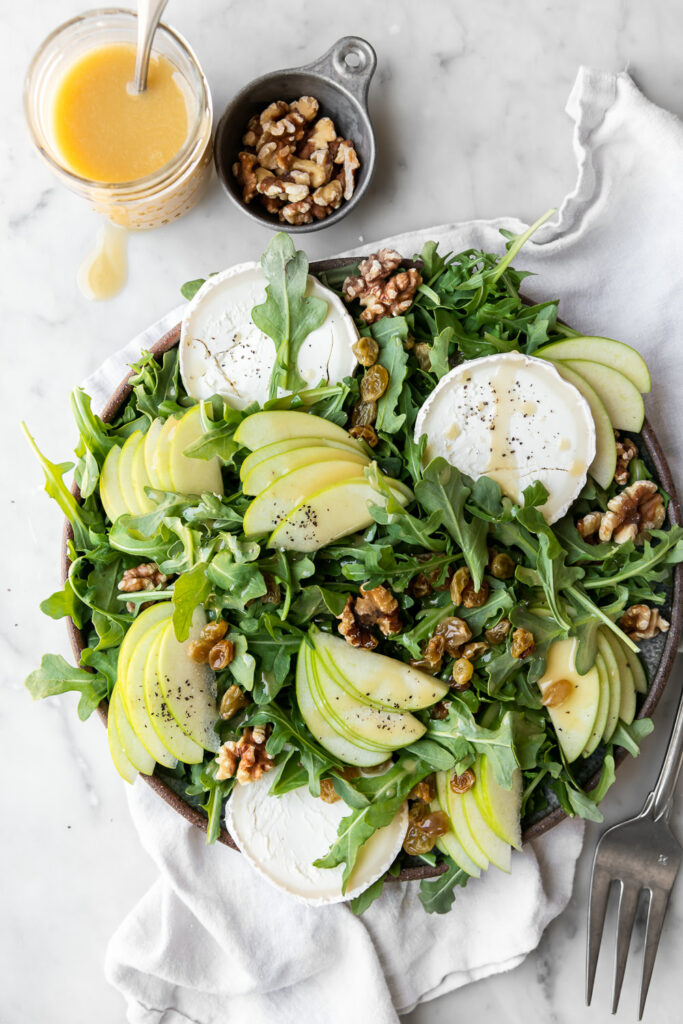 apple arugula salad with goat cheese and walnuts