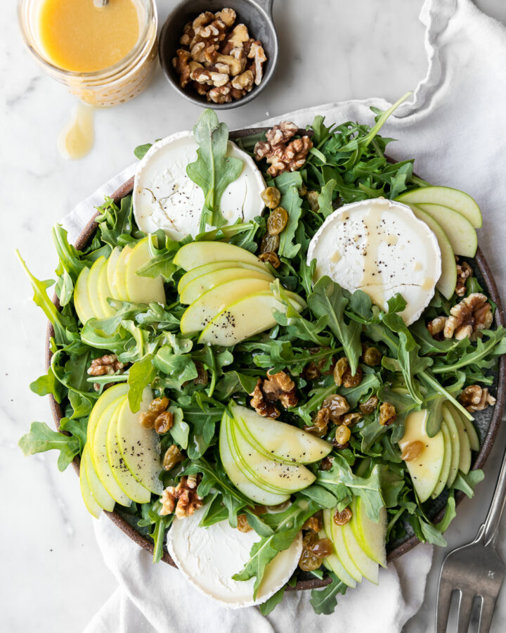 apple arugula salad with goat cheese and walnuts