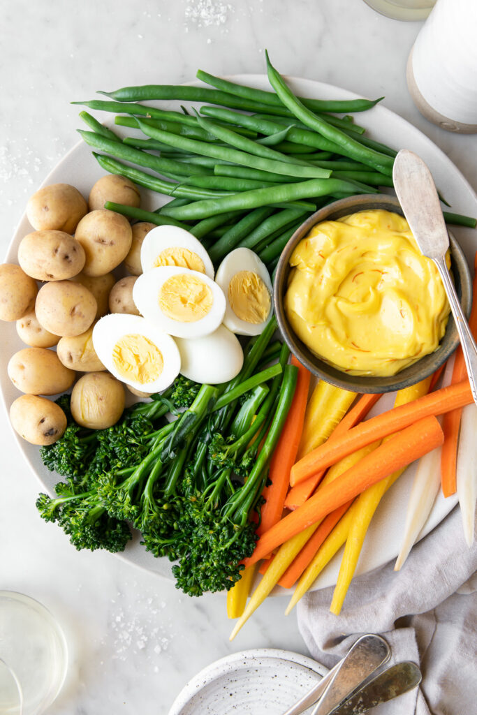 homemade-aioli-with-vegetable-platter
