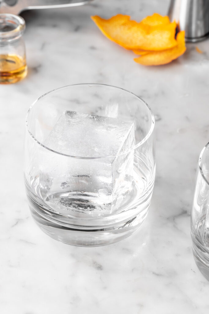 clear ice cubes for old fashioned cocktails