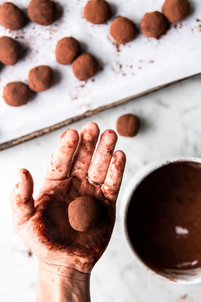 how to roll chocolate truffles