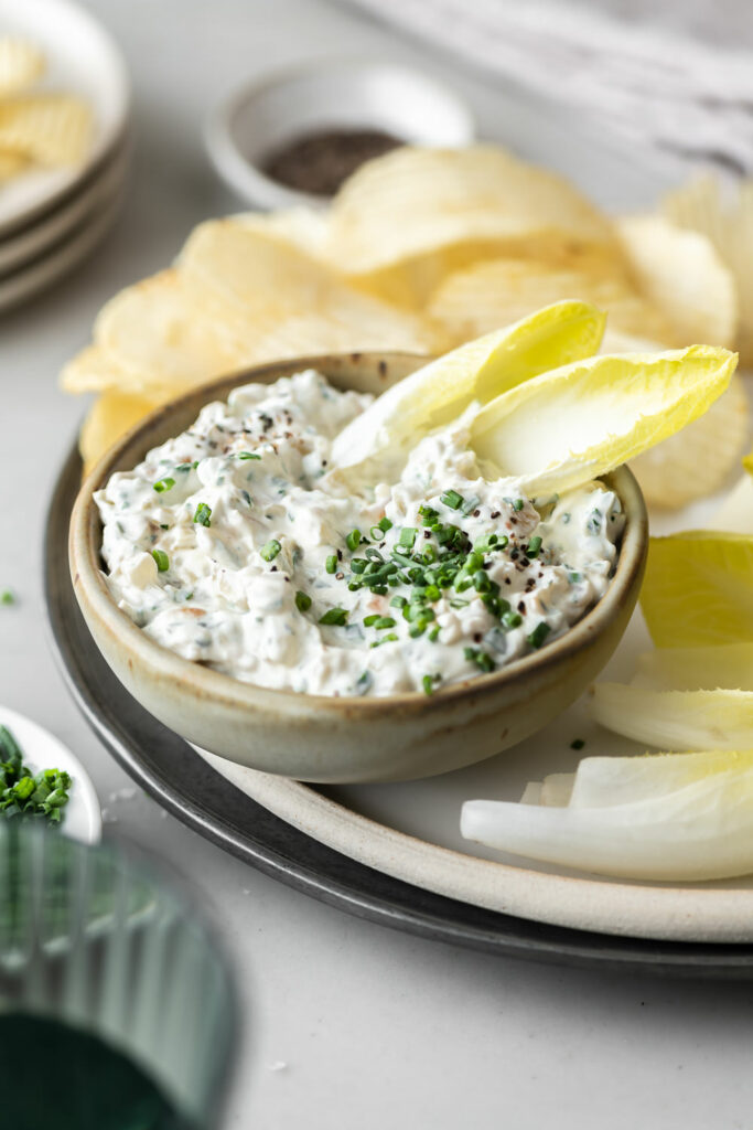 sour cream and onion dip with chives