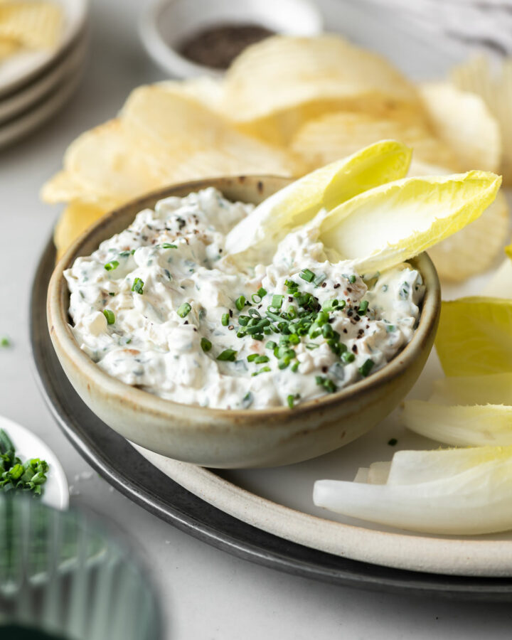 sour cream and onion dip with chives