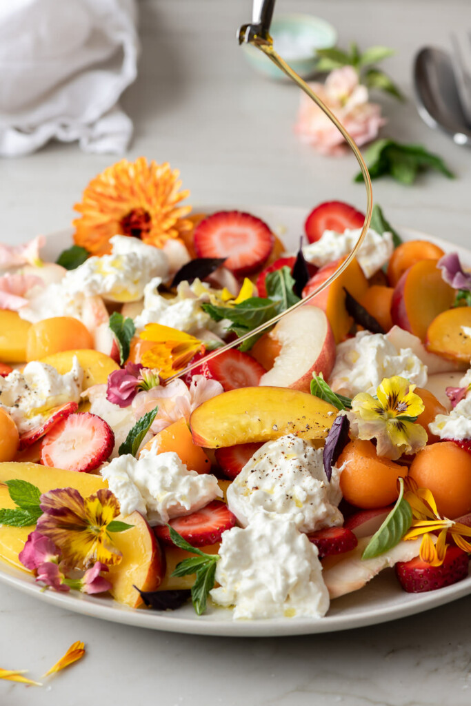 peach burrata salad