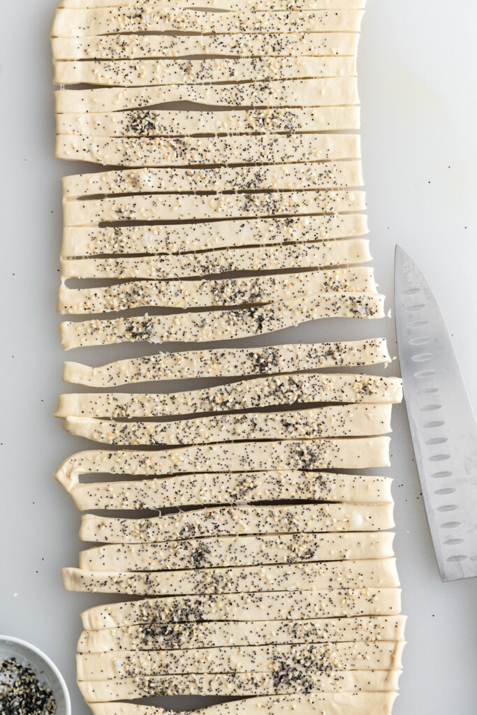 5_roll out, sprinkle with seeds and cut into strips