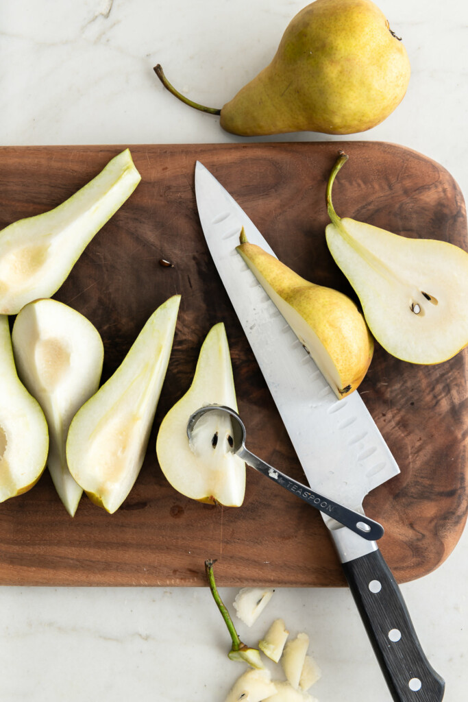 2_cut pears into wedges