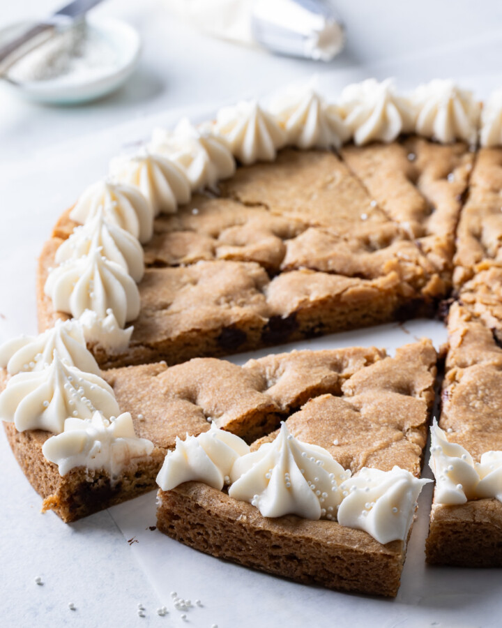 chocolate chip cookie cake